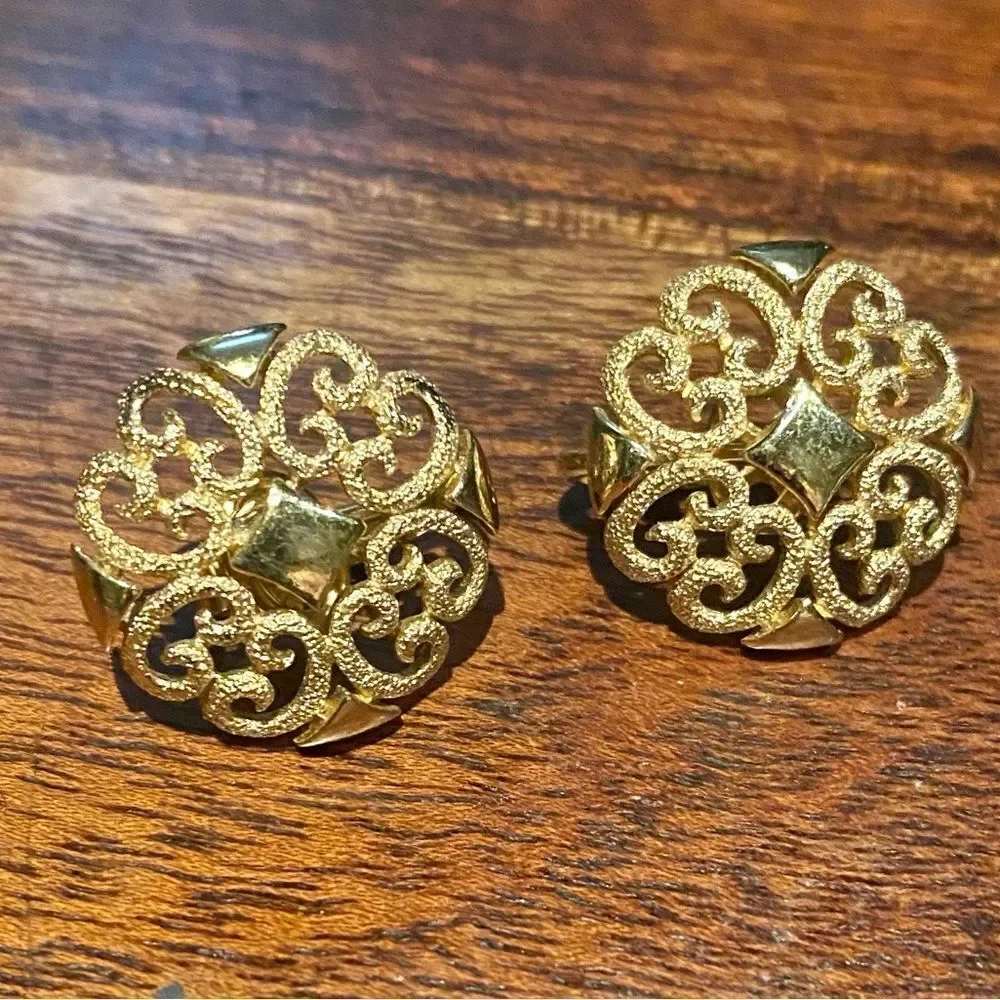 Vintage Avon Precious Pretenders Clip on Earrings